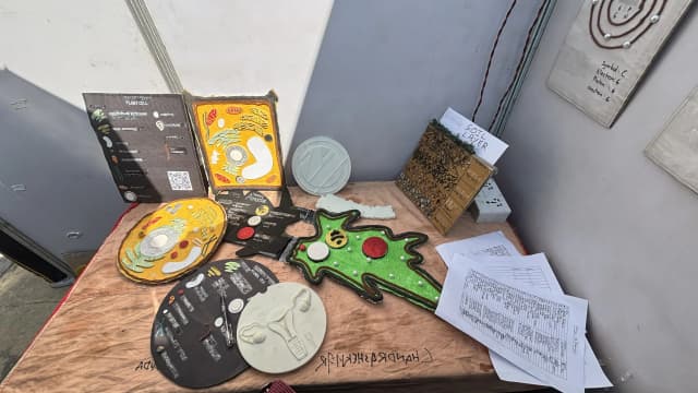 Picture displaying 7 3D models on the table which includes plant cell, animal cell, amoeba, circle, menstrual cycle, soil layers and map of Nepal.