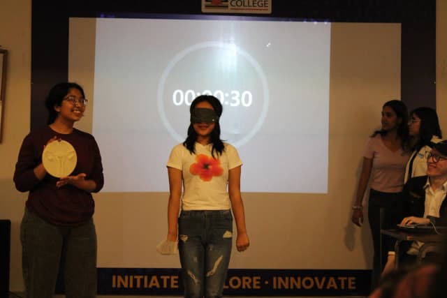 A participant is explaining another blindfolded participant about the 3D model of Menstrual cycle.