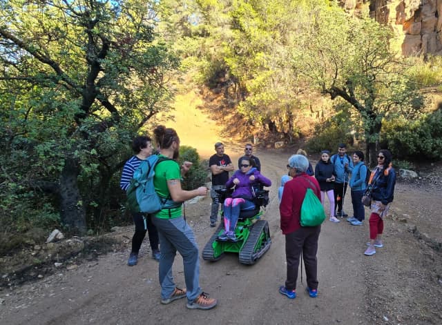 The guide is explaining about the environment and plants on the way of the hiking trail.