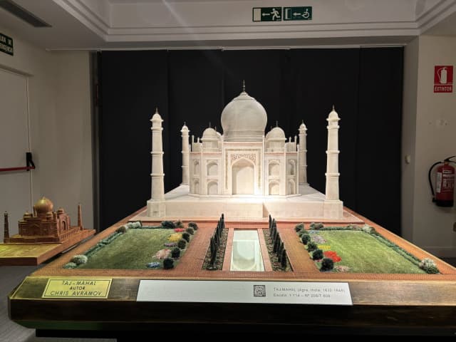 A picture of Maqueta of Taj Mahal.